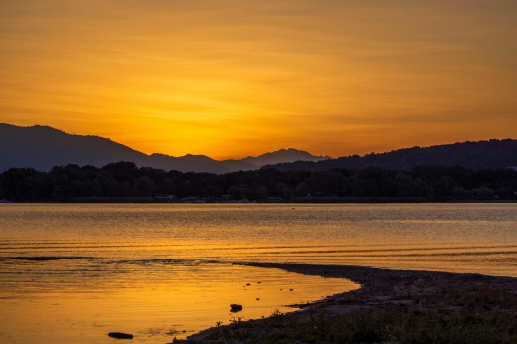 KingCamp アウトドア チェア 折りたたみ キャンプ 椅子 ゆったり快適 耐荷重150kg 収納ポケットとカップバッグ付き 収納袋付き 公園 花火大会 運動会 釣り