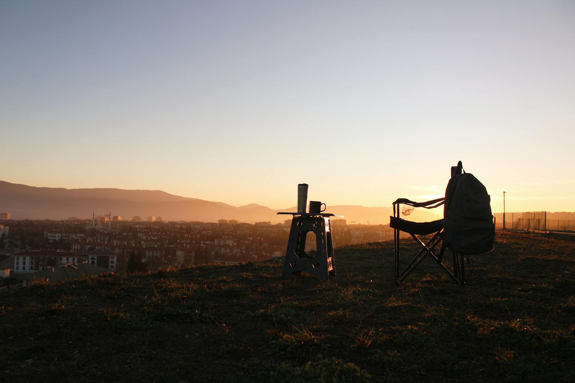Weeday キャンプテーブル 折りたたみテーブル 高さ調整可能 軽量 耐荷重80kg キャンプ用 アウトドア コンパクト収納袋付 防水 (ブラック、高さ調整可能、95×55×(55-85)cm)