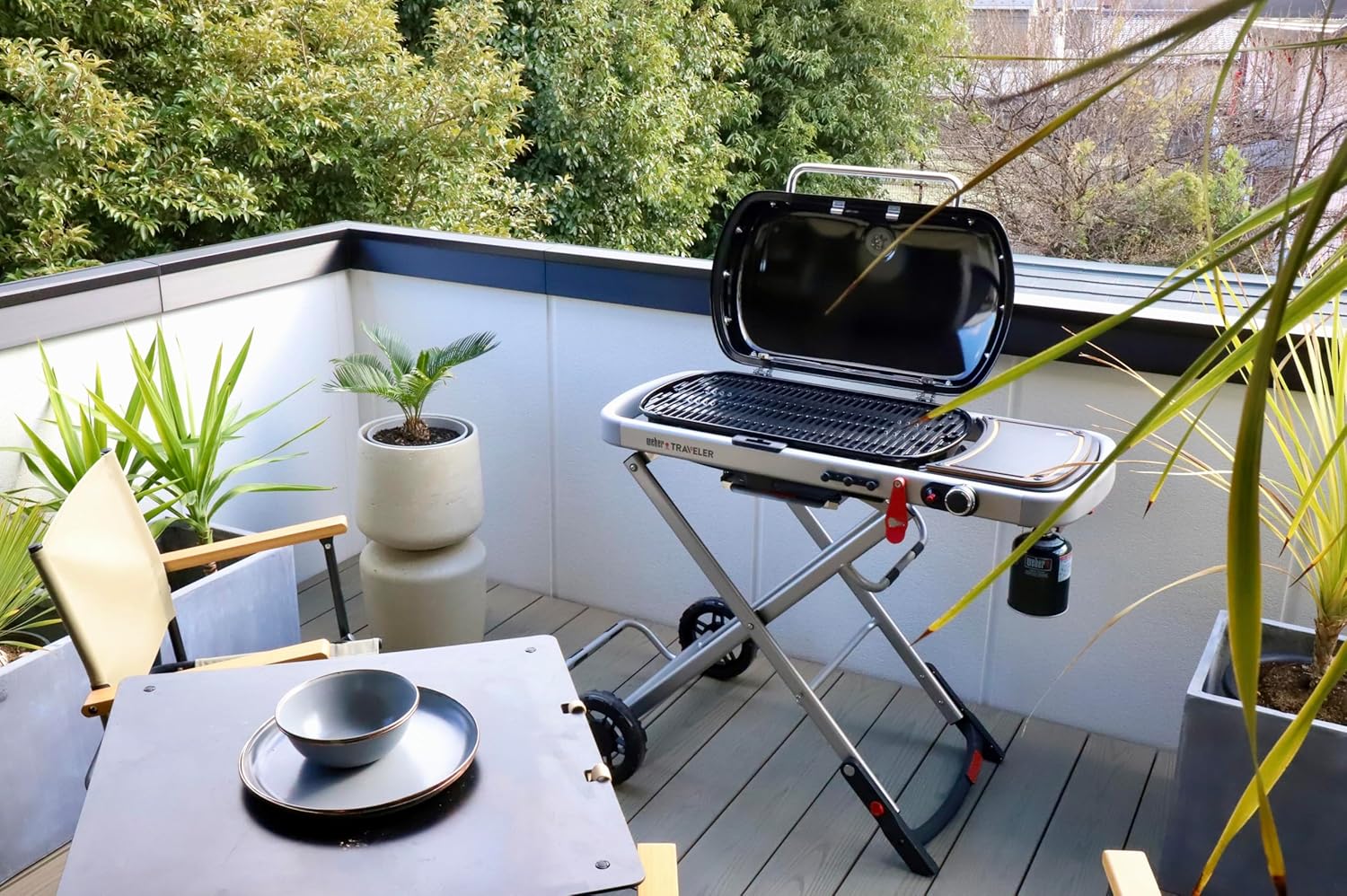 Weber(ウェーバー) ポータブル ガスグリル Weber Traveler シリーズ バーベキューコンロ BBQ 折りたたみ式 カート一体型 簡単着火 温度計内蔵 蓋付き 【日本正規品 5年保証】